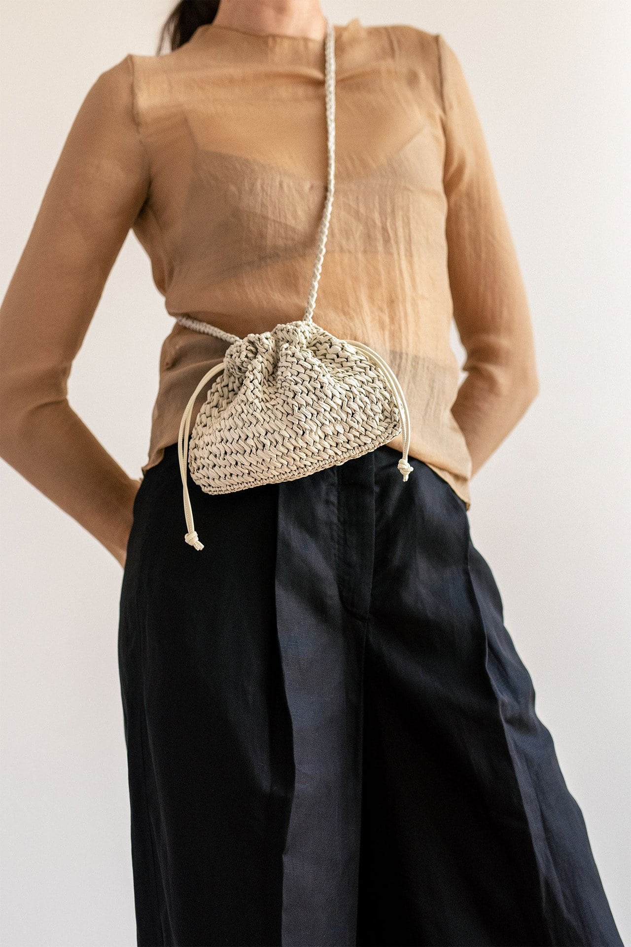 Aster Raffia Pouch in Pearl