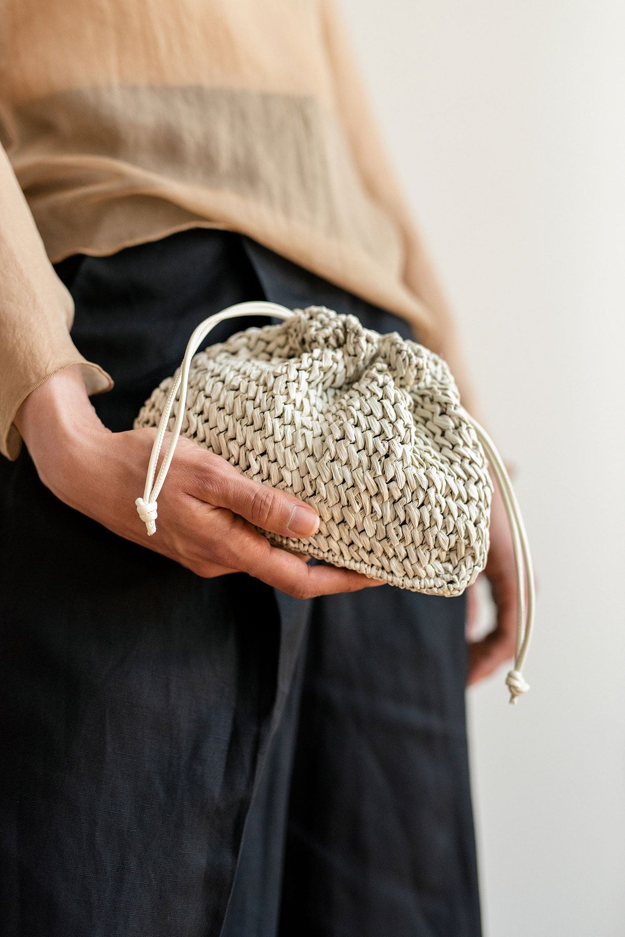 Aster Raffia Pouch in Pearl