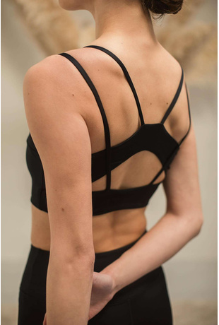 Criss-Cross Back Workout Crop Top - Black  Osirisea - Sustainable Swim- &  Activewear